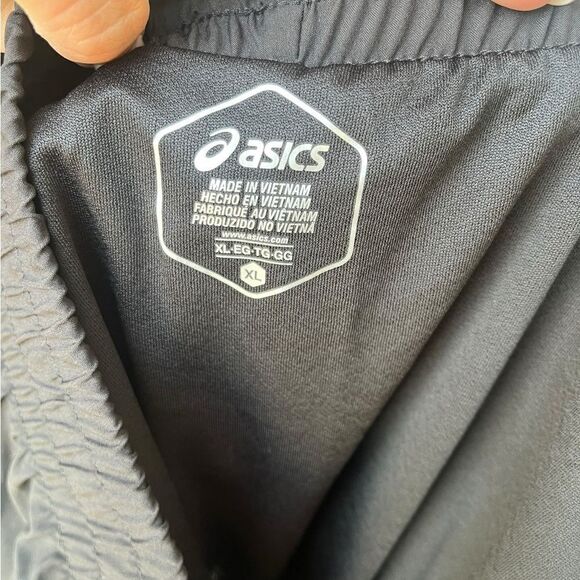 NWT ASICS WOMENS RUNNING SHORTS BLACK BUILT IN LINER WOMENS SIZE XL - Picture 10 of 10
